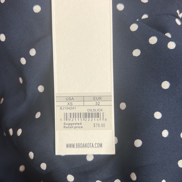 NWT BB DAKOTA half sleeve blouse - Picture 3 of 4